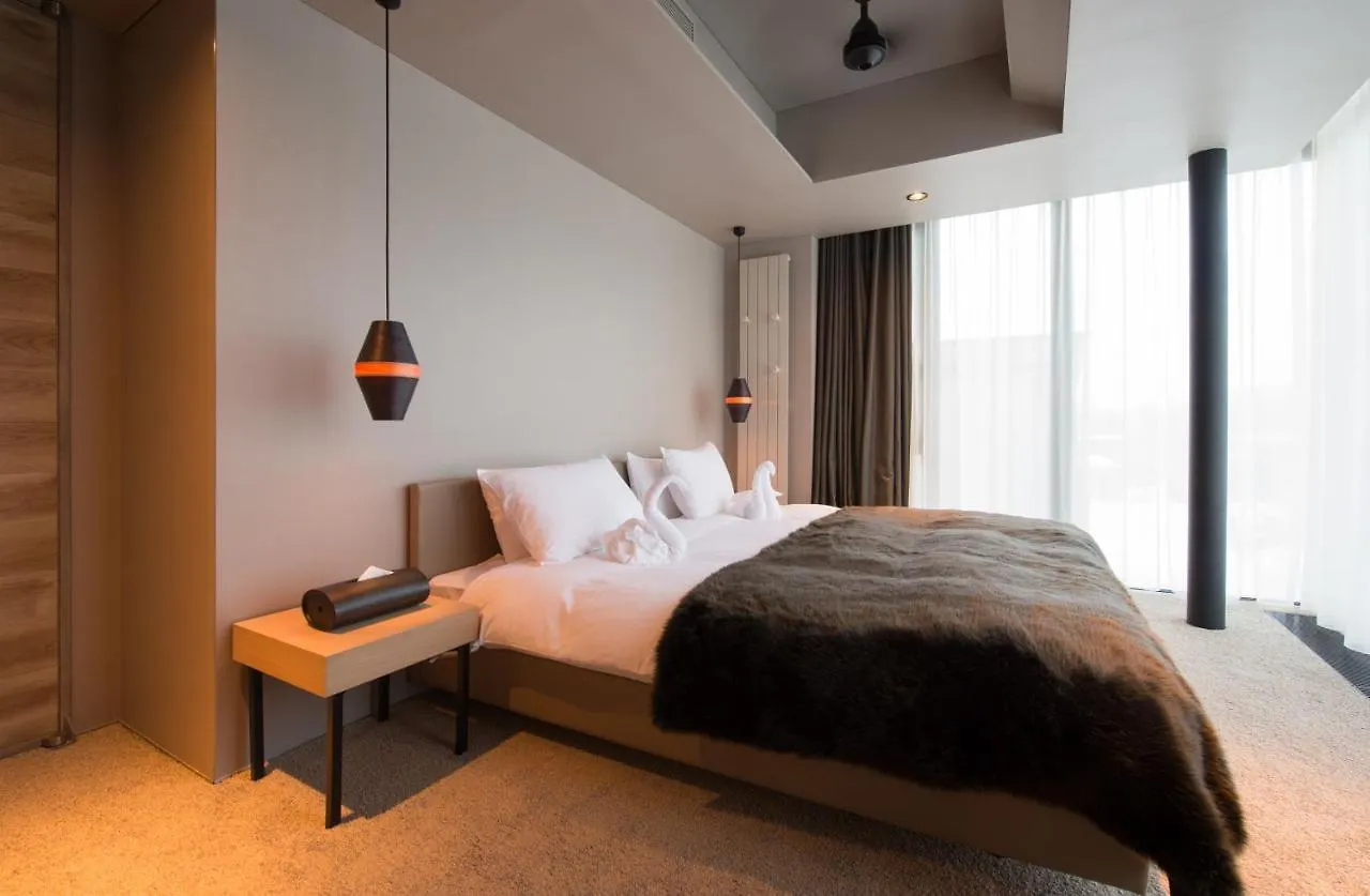 Aspect Luxury Apartments By H2 Life Kutchan